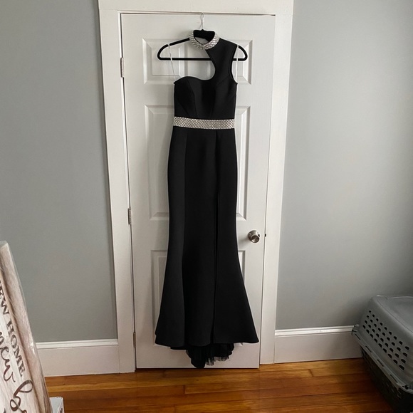 Dresses & Skirts - Black gown with leg slit, one shoulder and choker